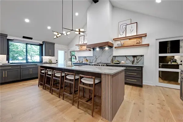 10104 Hemlock DR, Overland Park, KS 66212