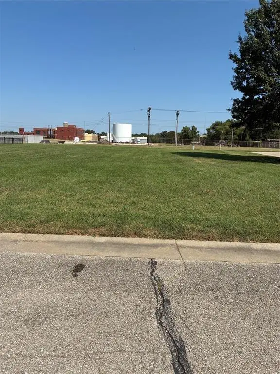 919 W 4th ST #W, Ottawa, KS 66067