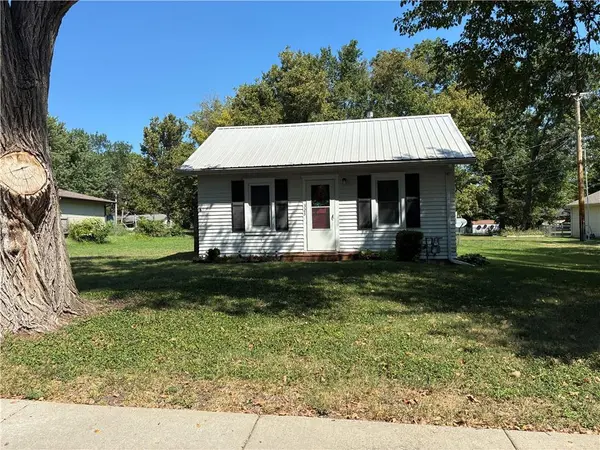 323 E 13th ST, Ottawa, KS 66067