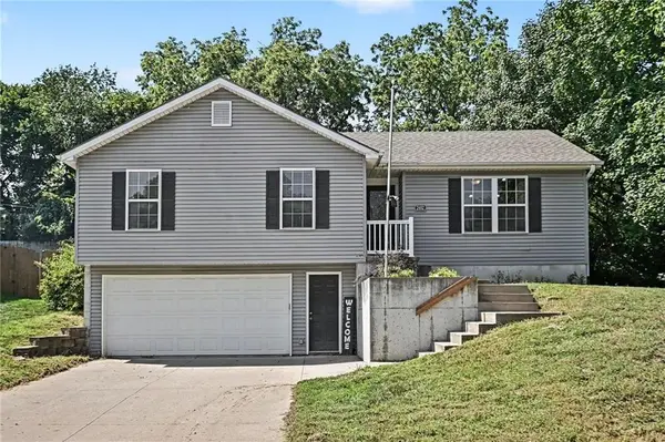 2402 Shirley DR, St Joseph, MO 64503