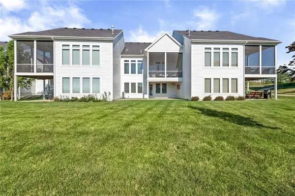 6140 Lime Stone CT, Parkville, MO 64152