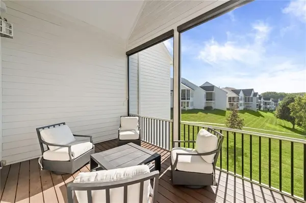 6140 Lime Stone CT, Parkville, MO 64152