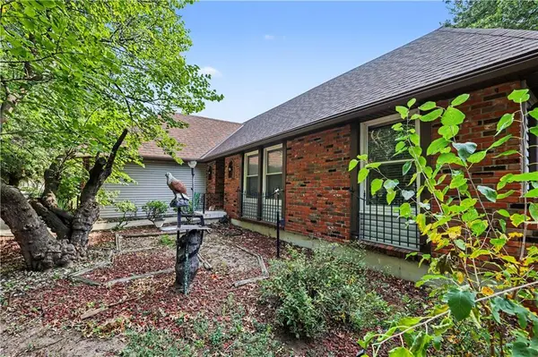 119 Johnston Pkwy, Raymore, MO 64083