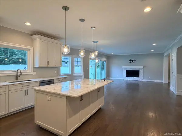 28 E Fern Dr, Jericho, NY 11753