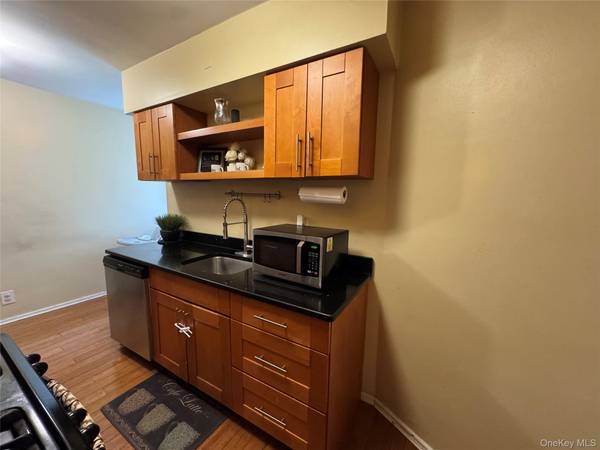145 Smith #D21, Freeport, NY 11520