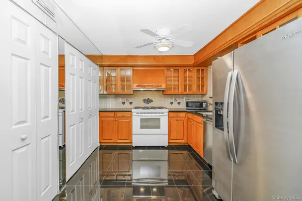 161 Feller DR, Central Islip, NY 11722