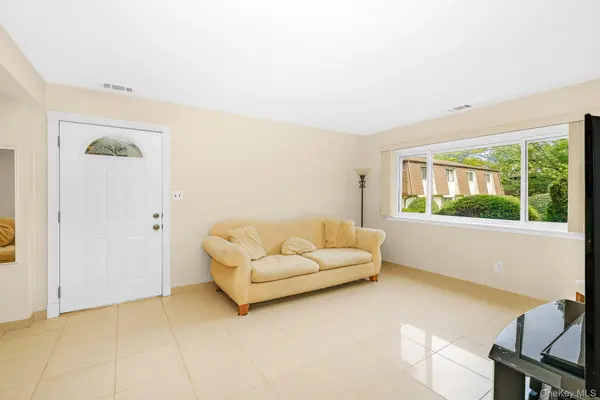 161 Feller DR, Central Islip, NY 11722