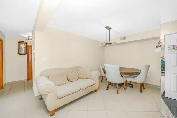 161 Feller DR, Central Islip, NY 11722