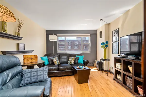 52-30 39 DR #9B, Woodside, NY 11377