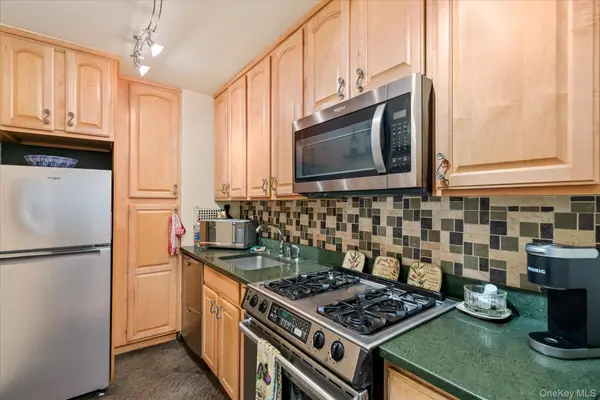 52-30 39 DR #9B, Woodside, NY 11377