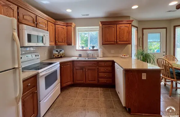 3807 Hunters Hill DR, Lawrence, KS 66049