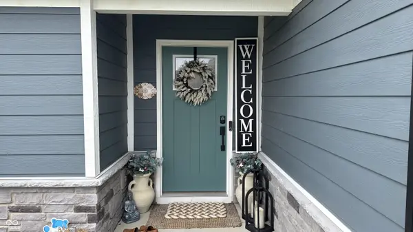 2221 Wonder Creek DR, Whitestown, IN 46075