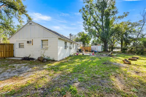1403 COLLEGE PARK LN, Tampa, FL 33612