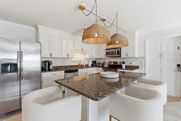 5800 HOLLYWOOD BLVD #214, Sarasota, FL 34231