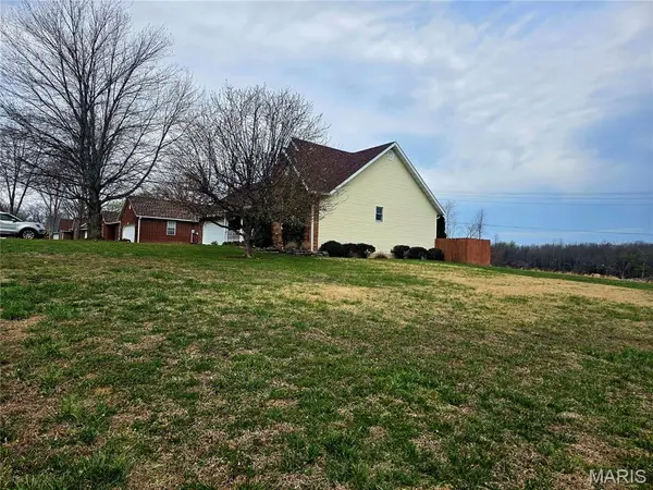 909 Daytona DR, Lebanon, MO 65536