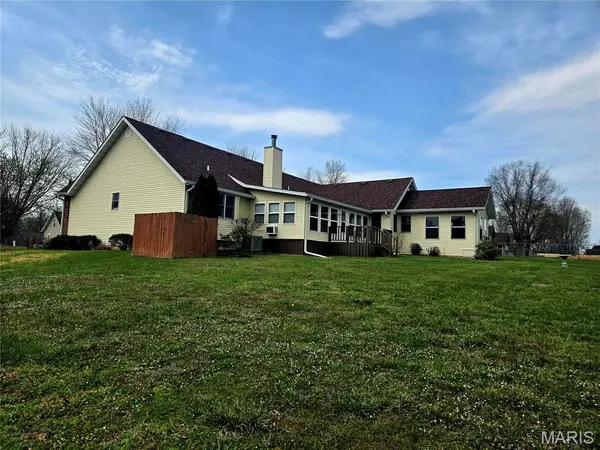 909 Daytona DR, Lebanon, MO 65536