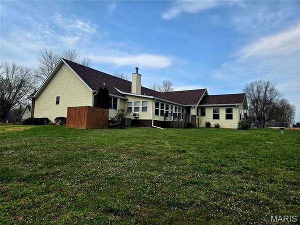 909 Daytona DR, Lebanon, MO 65536