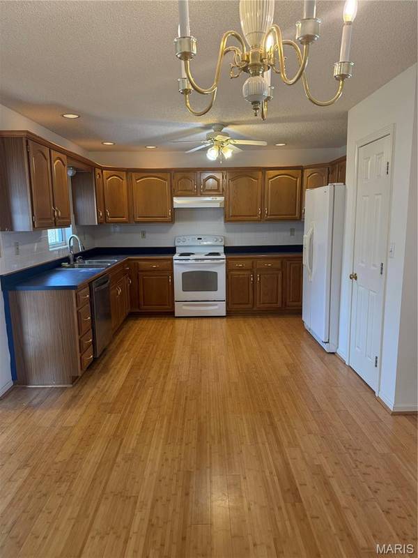 1112 Murry LN, Rolla, MO 65401
