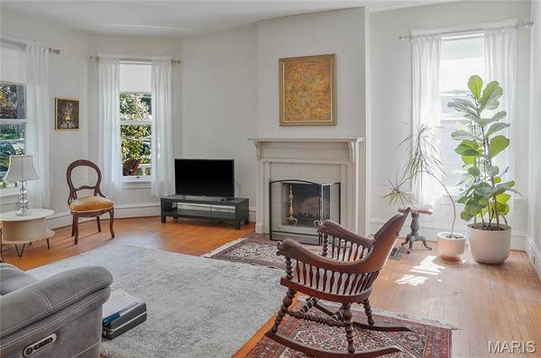 39 Marshall PL, Webster Groves, MO 63119
