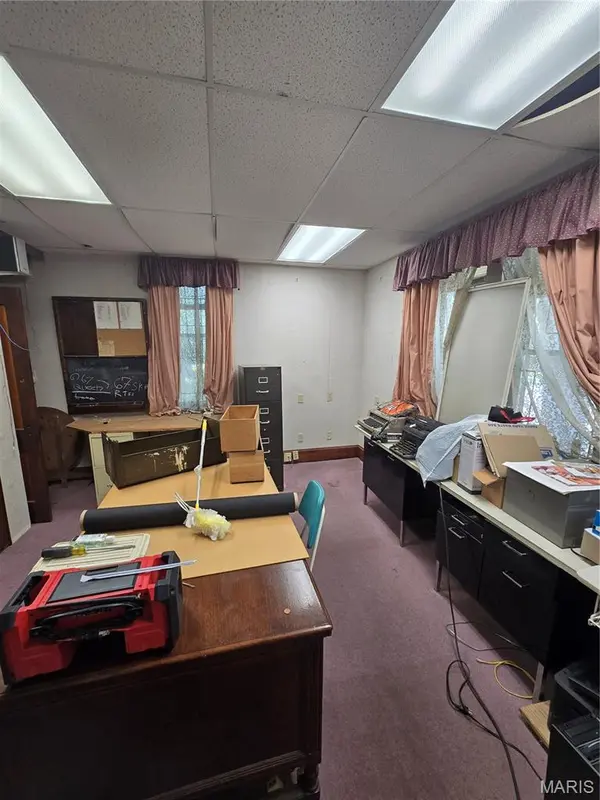 910 N 2nd ST, Belleville, IL 62226