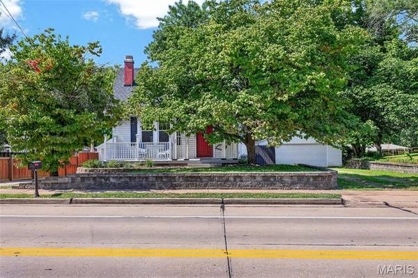 2103 W Randolph ST, St Charles, MO 63301