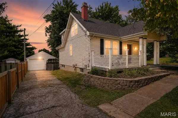 2103 W Randolph ST, St Charles, MO 63301