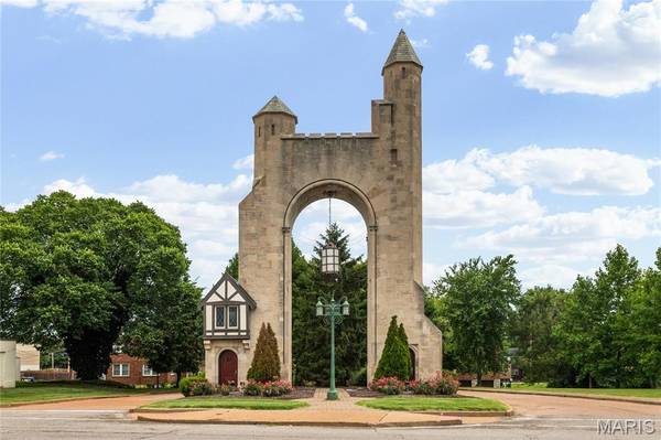 7400 Warwick DR, Pasadena Hills, MO 63121