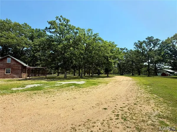 23149 Red Hawk DR, Lebanon, MO 65536
