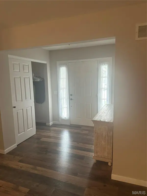 991 Reddington Oaks CT, St Charles, MO 63304