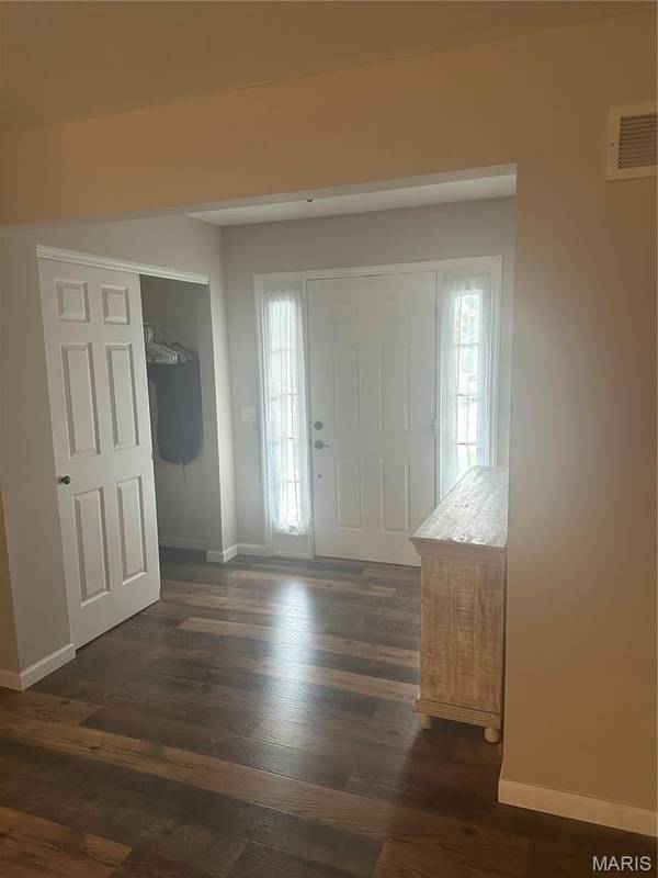 991 Reddington Oaks CT, St Charles, MO 63304