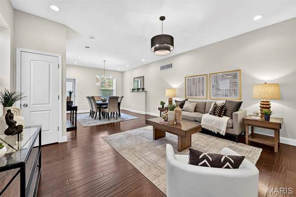 3002 Victor ST, St Louis, MO 63104