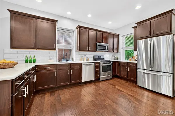 3002 Victor ST, St Louis, MO 63104