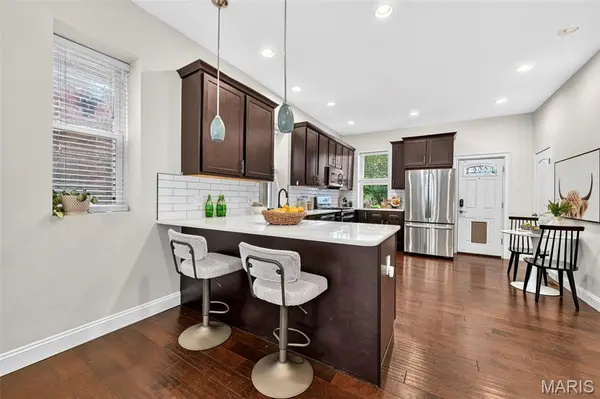 3002 Victor ST, St Louis, MO 63104