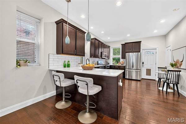 3002 Victor ST, St Louis, MO 63104