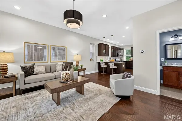 3002 Victor ST, St Louis, MO 63104