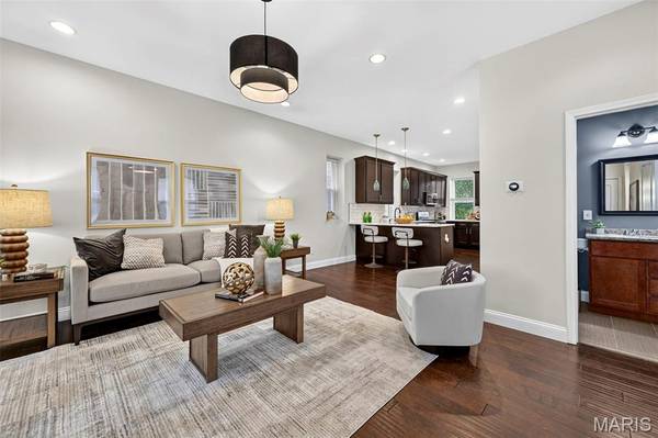 3002 Victor ST, St Louis, MO 63104