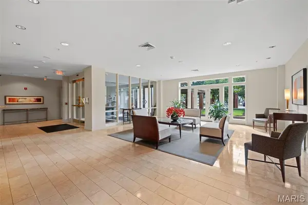 800 S Hanley RD #2B, Clayton, MO 63105