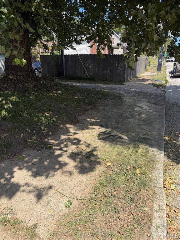 1527 Tamm AVE, St Louis, MO 63139