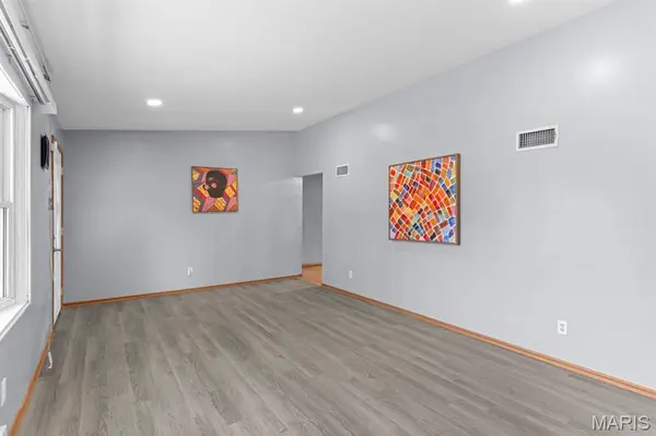 4132 Crestland DR, St Louis, MO 63121