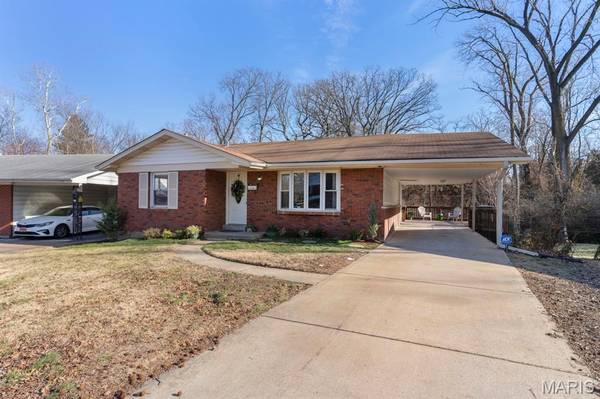 4132 Crestland DR, St Louis, MO 63121