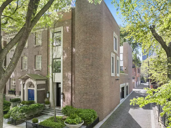 1524 N Astor ST, Chicago, IL 60610