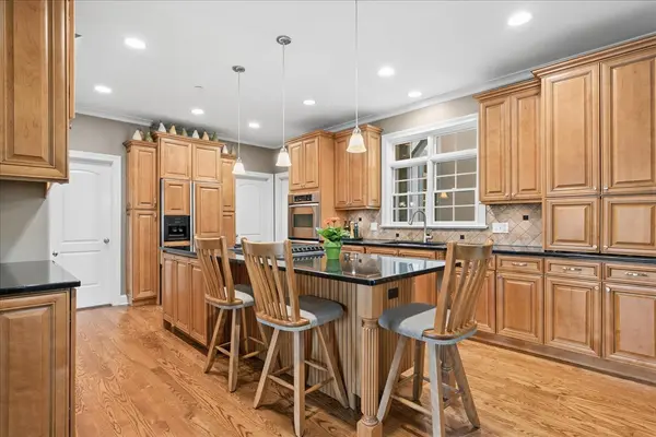 512 Oak ST, Libertyville, IL 60048