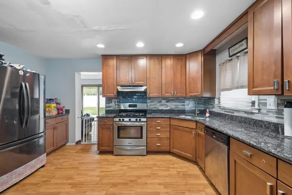 4148 Maple AVE, Lyons, IL 60534