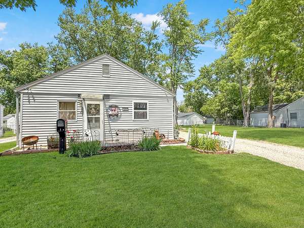 1357 Fairlawn DR, Rantoul, IL 61866