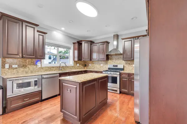 456 Arbor LN, Wood Dale, IL 60191