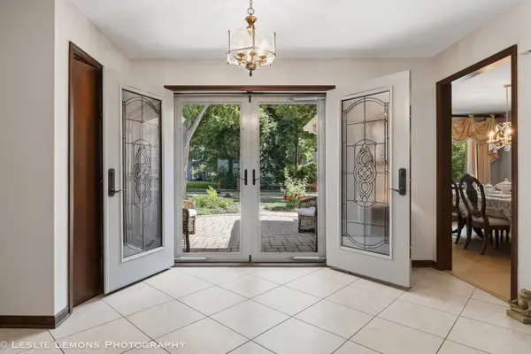 1160 Cheshire AVE, Naperville, IL 60540