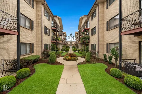 5151 N East River RD #332D, Chicago, IL 60656