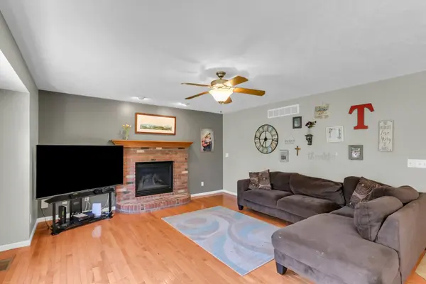 210 Goldenrod DR, Savoy, IL 61874
