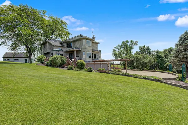 10 S Snipe Hollow RD, Elizabeth, IL 61028