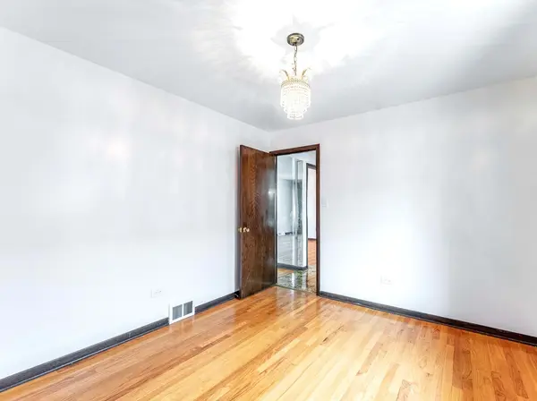 6102 W 64th ST, Chicago, IL 60638
